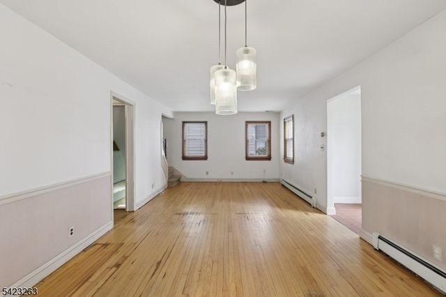 27 Jagoe St, Bergenfield Boro, NJ 07621