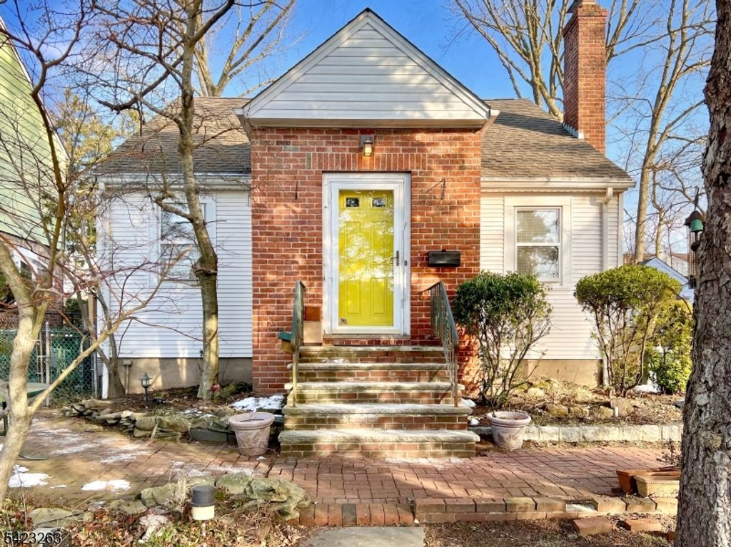 27 Jagoe St, Bergenfield Boro, NJ 07621