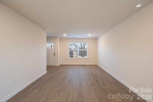 504 12TH Avenue NE, Hickory, NC 28601