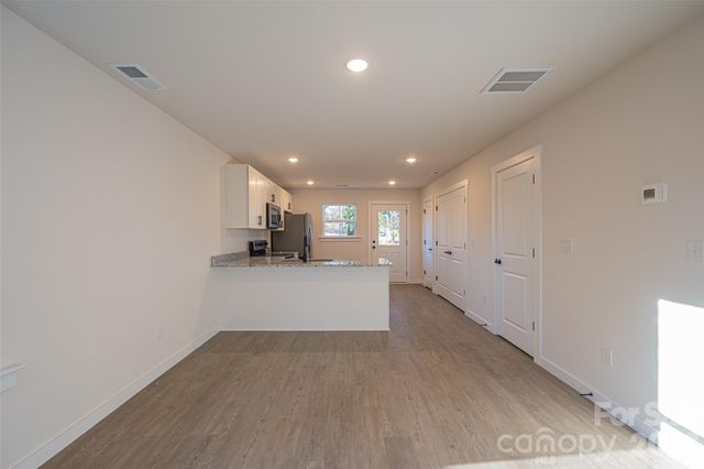504 12TH Avenue NE, Hickory, NC 28601