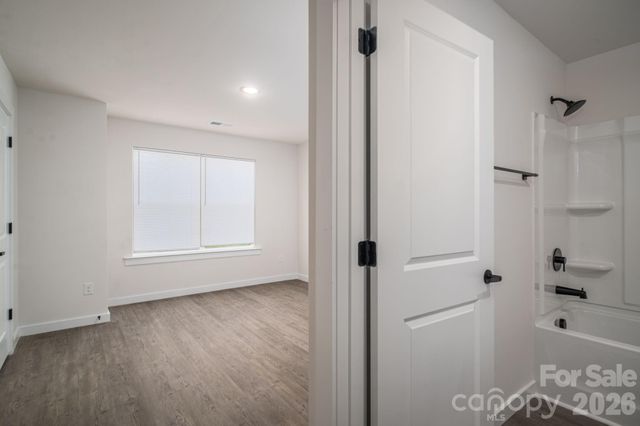 504 12TH Avenue NE, Hickory, NC 28601