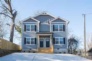 504 12TH Avenue NE, Hickory, NC 28601