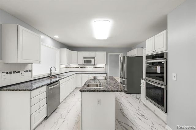 441 Parkview Drive Drive, Detroit, MI 48214