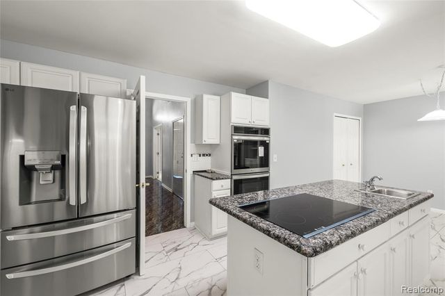 441 Parkview Drive Drive, Detroit, MI 48214