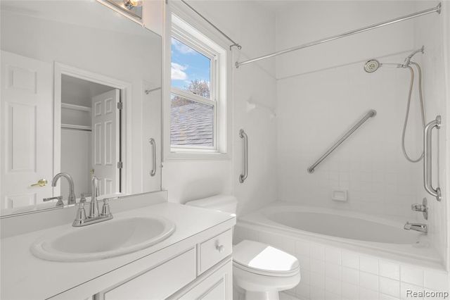 441 Parkview Drive Drive, Detroit, MI 48214