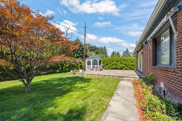 441 Parkview Drive Drive, Detroit, MI 48214