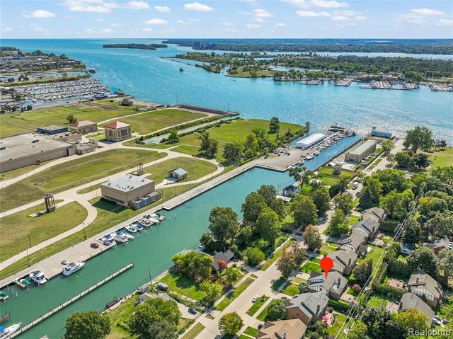 441 Parkview Drive Drive, Detroit, MI 48214