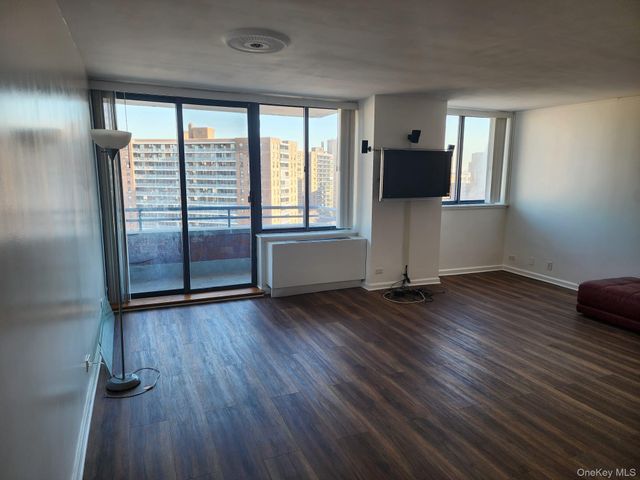 6254 97th Place 12J, Rego Park, NY 11374