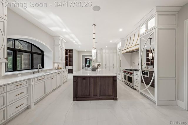 5305 Elmgate Bay Drive, Orchard Lake Village, MI 48324