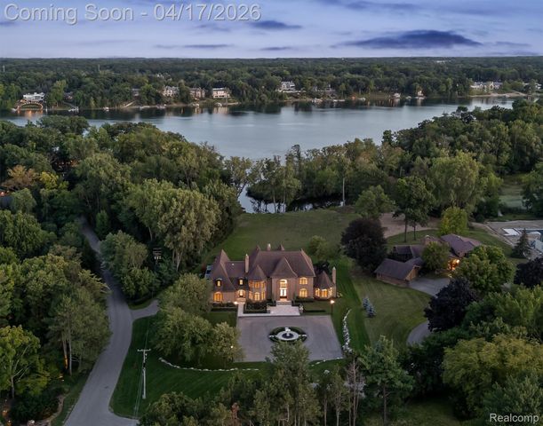 5305 Elmgate Bay Drive, Orchard Lake Village, MI 48324