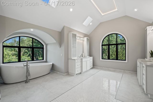 5305 Elmgate Bay Drive, Orchard Lake Village, MI 48324