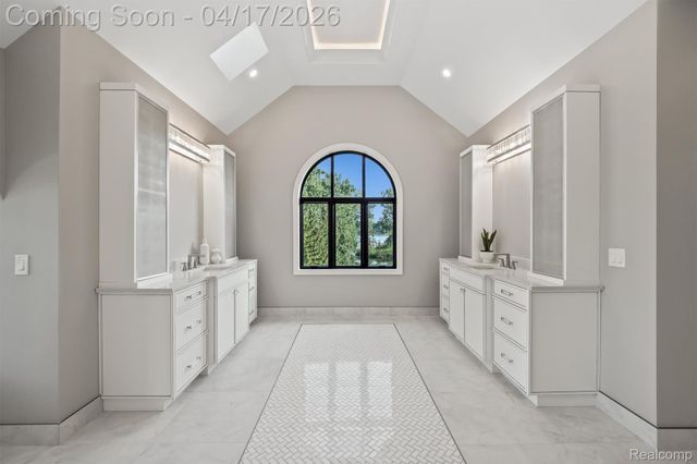 5305 Elmgate Bay Drive, Orchard Lake Village, MI 48324