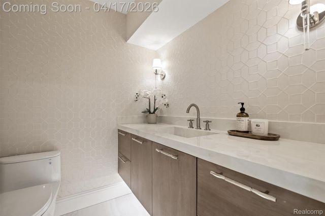 5305 Elmgate Bay Drive, Orchard Lake Village, MI 48324