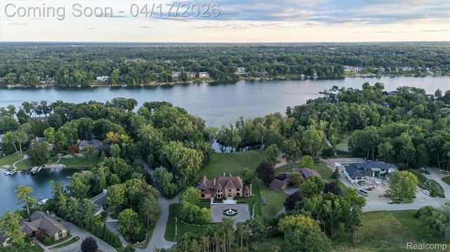 5305 Elmgate Bay Drive, Orchard Lake Village, MI 48324