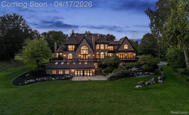 5305 Elmgate Bay Drive, Orchard Lake Village, MI 48324