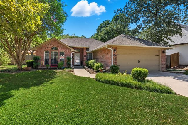 416 Meadowcrest Drive, Azle, TX 76020