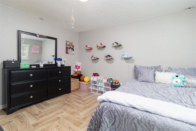 2211 River Falls Drive, Kingwood, TX 77339