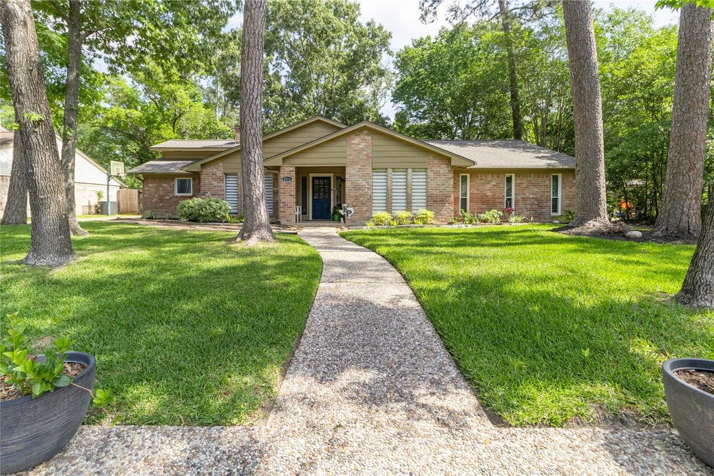 2211 River Falls Drive, Kingwood, TX 77339