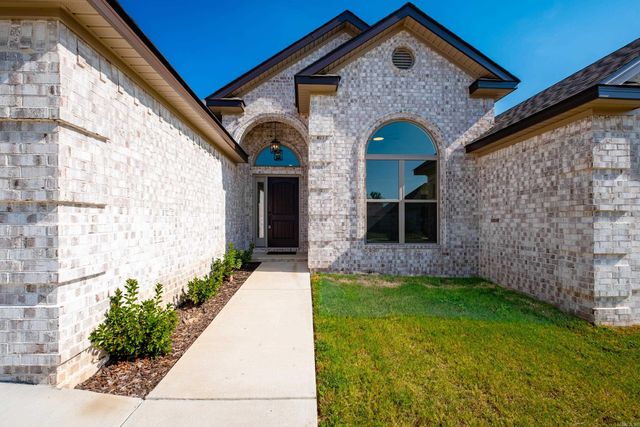 71 Corniche Cove, Maumelle, AR 72113