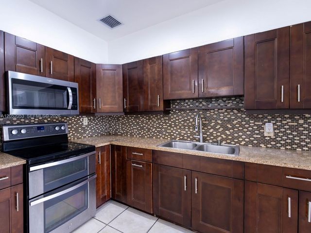1600 NW 29th Avenue, Miami, FL 33125