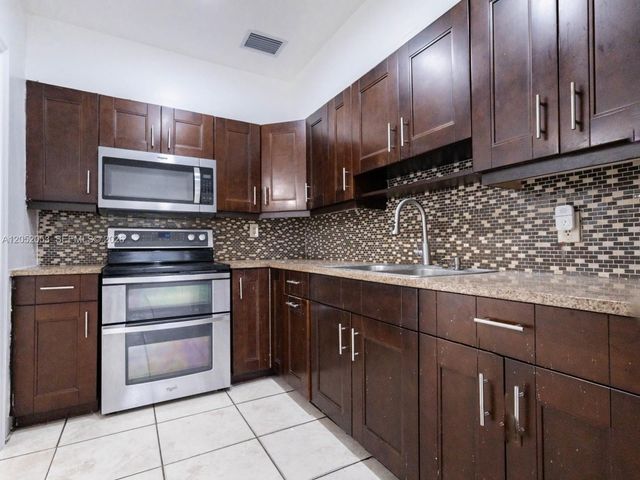 1600 NW 29th Avenue, Miami, FL 33125