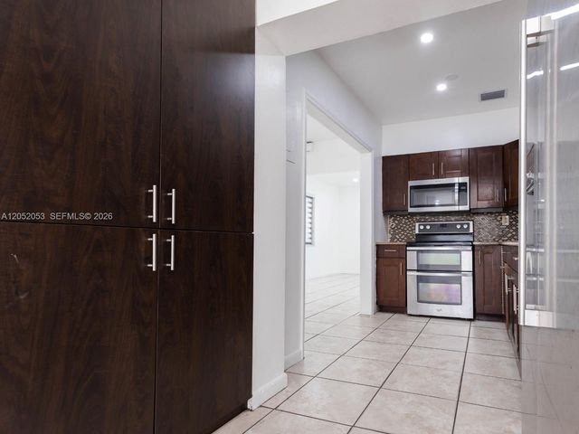1600 NW 29th Avenue, Miami, FL 33125