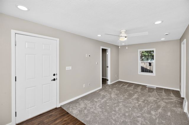 916 Rose Avenue, Des Moines, IA 50315