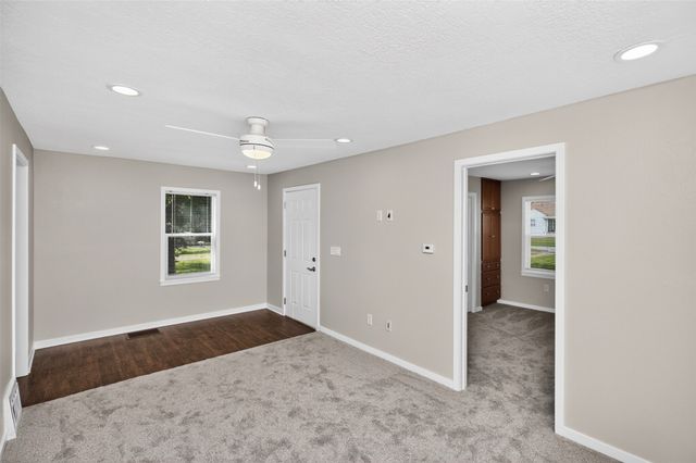 916 Rose Avenue, Des Moines, IA 50315