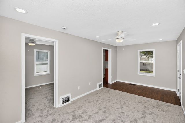 916 Rose Avenue, Des Moines, IA 50315