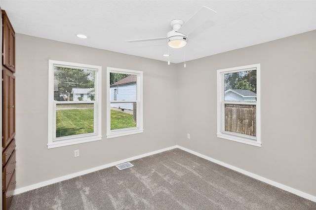916 Rose Avenue, Des Moines, IA 50315
