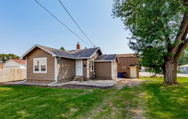 916 Rose Avenue, Des Moines, IA 50315