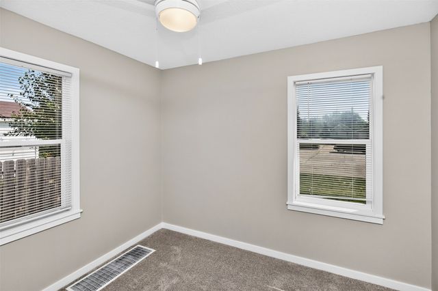 916 Rose Avenue, Des Moines, IA 50315