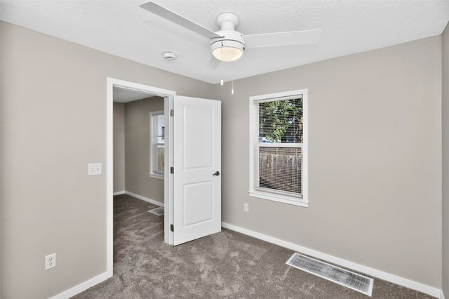 916 Rose Avenue, Des Moines, IA 50315