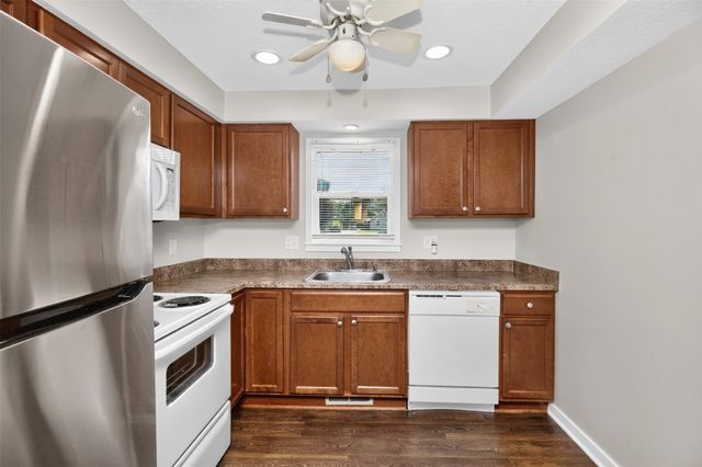 916 Rose Avenue, Des Moines, IA 50315