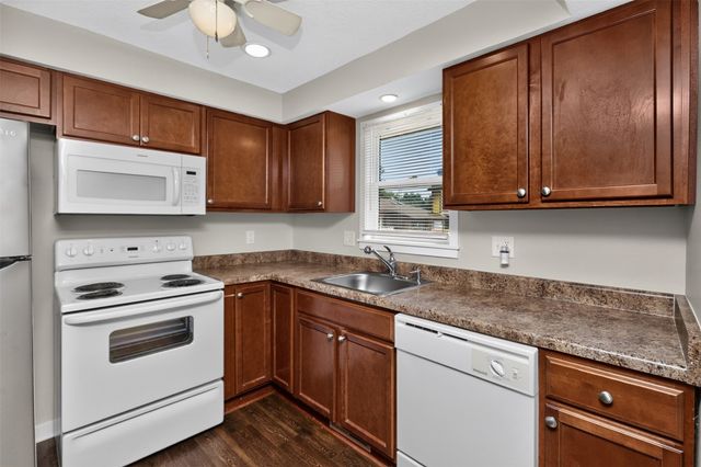 916 Rose Avenue, Des Moines, IA 50315