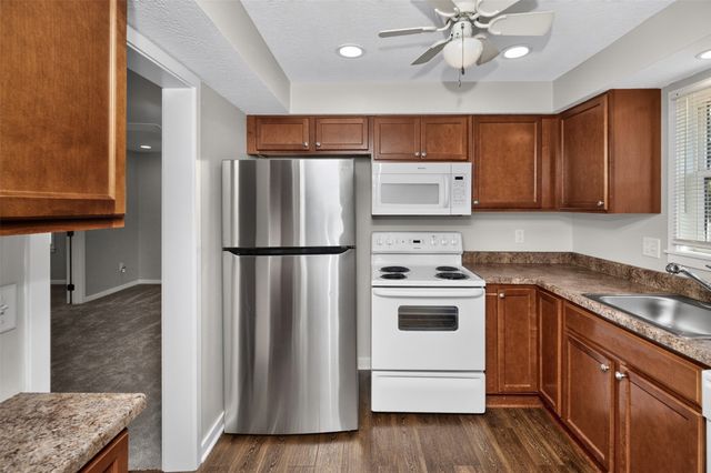 916 Rose Avenue, Des Moines, IA 50315