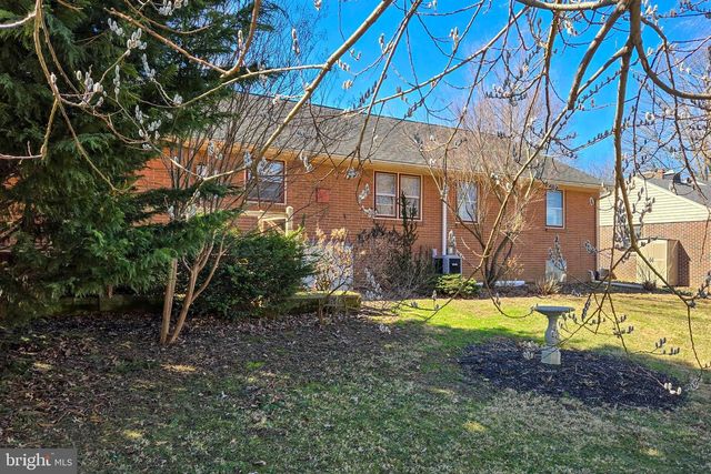 83 HIGHLAND DR, Lancaster, PA 17602
