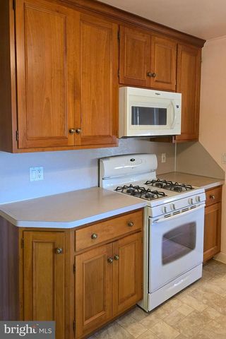 83 HIGHLAND DR, Lancaster, PA 17602