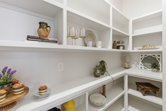 5962 Forbes Ct, Bel Aire, KS 67220