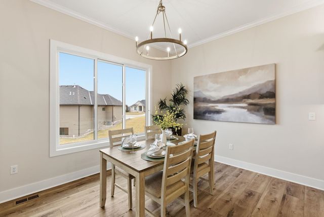 5962 Forbes Ct, Bel Aire, KS 67220