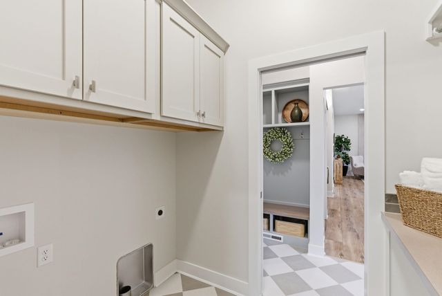 5962 Forbes Ct, Bel Aire, KS 67220