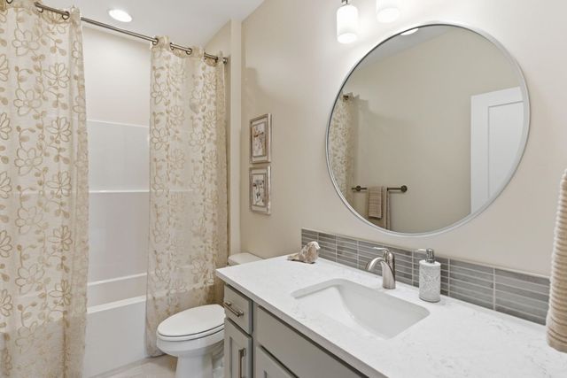 5962 Forbes Ct, Bel Aire, KS 67220