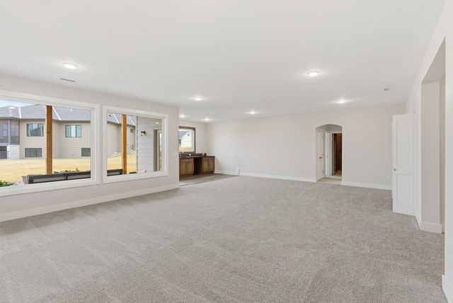 5962 Forbes Ct, Bel Aire, KS 67220