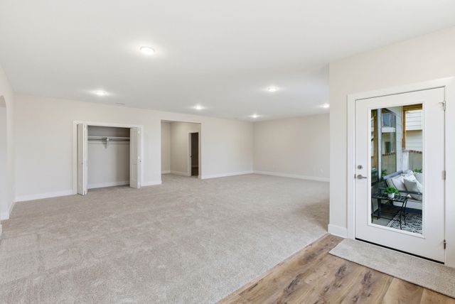 5962 Forbes Ct, Bel Aire, KS 67220