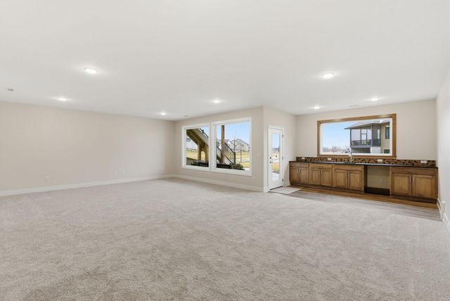 5962 Forbes Ct, Bel Aire, KS 67220