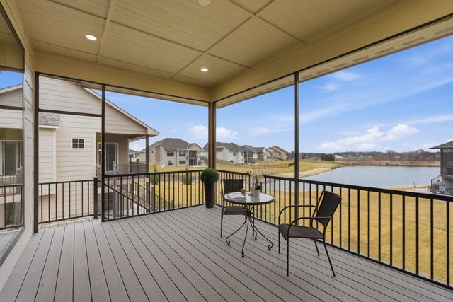 5962 Forbes Ct, Bel Aire, KS 67220