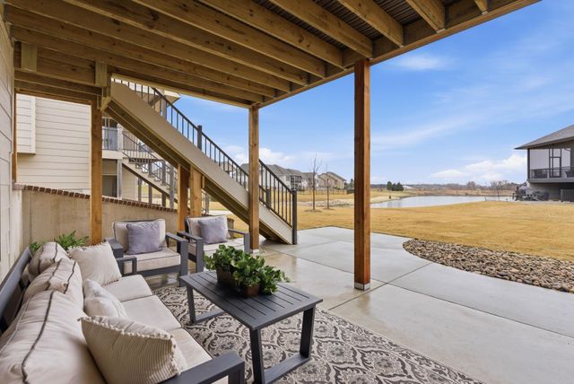 5962 Forbes Ct, Bel Aire, KS 67220