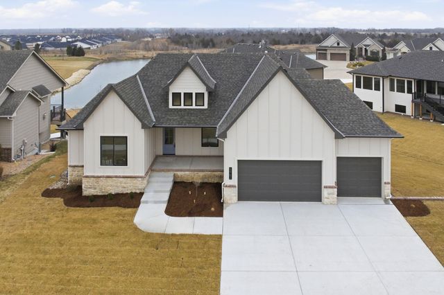 5962 Forbes Ct, Bel Aire, KS 67220