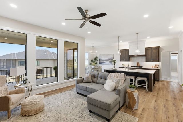 5962 Forbes Ct, Bel Aire, KS 67220