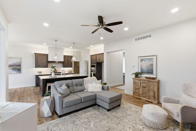 5962 Forbes Ct, Bel Aire, KS 67220